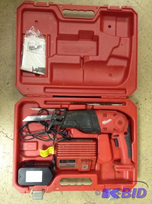 Milwaukee Cordless The Hatchet Sawzall
