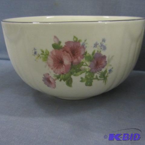 lot 1 image: Halls Morning Glory Nesting Bowls