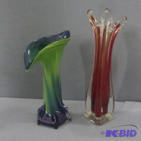 lot 104 image: Jack In The Pulpit Vase