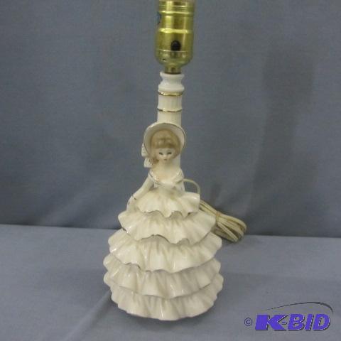 lot 131 image: Figural Dresser Lamp