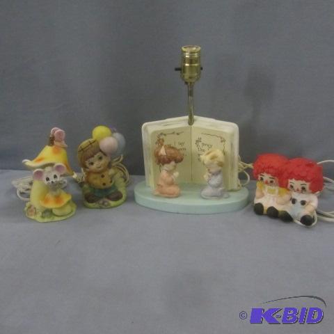 lot 135 image: Dolly Toy Lamp, Lefton Lights