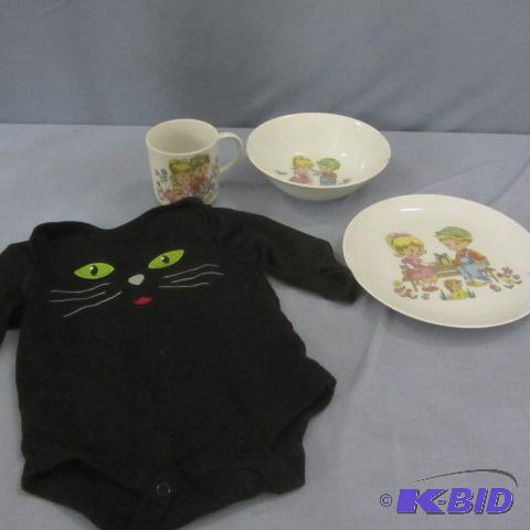 lot 137 image: Childrens Dinner Set