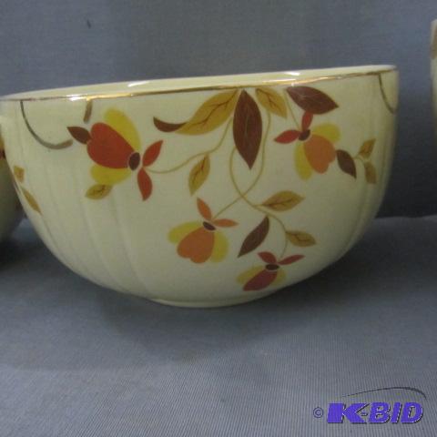 lot 2 image: Halls Jewel Tea Nesting Bowls