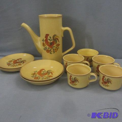 lot 21 image: Rooster Dishes