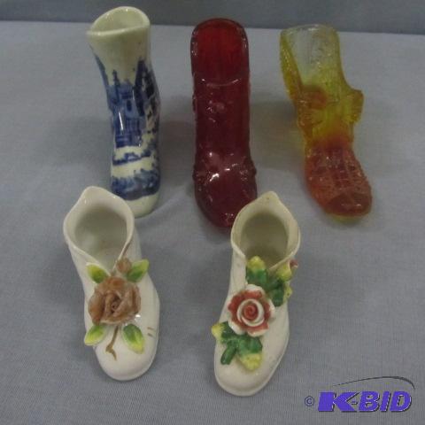 lot 30 image: Shoe Figures