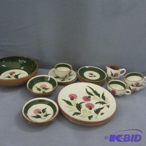 lot 69 image: Stangl Pottery, Thistle