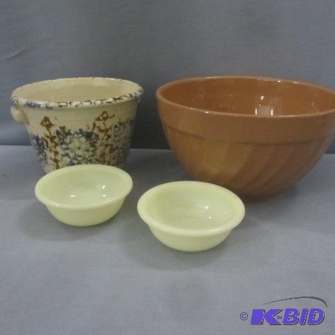 lot 77 image: Watt Mixing Bowl, Custard