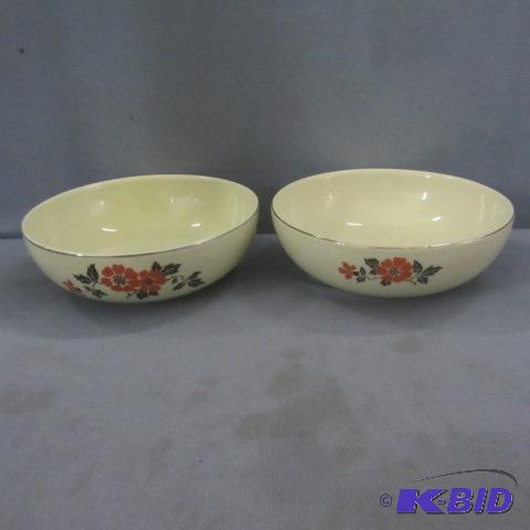 lot 8 image: Halls Poppy Serving Bowls