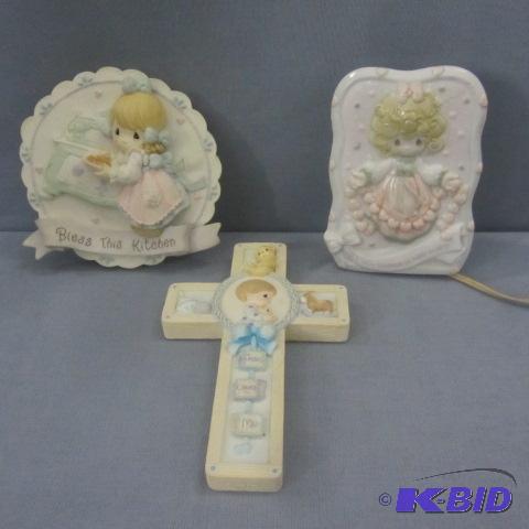 lot 90 image: Precious Moments Light, Cross
