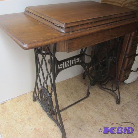Vintage Singer Case & Stand