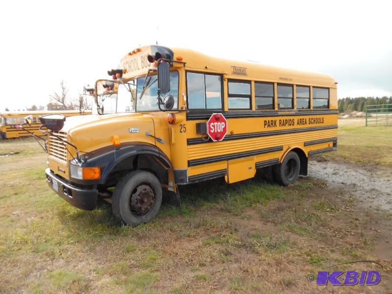 lot 1 image: 1999 International Bus