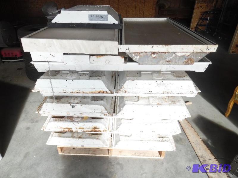 lot 16 image: Ceiling Lights