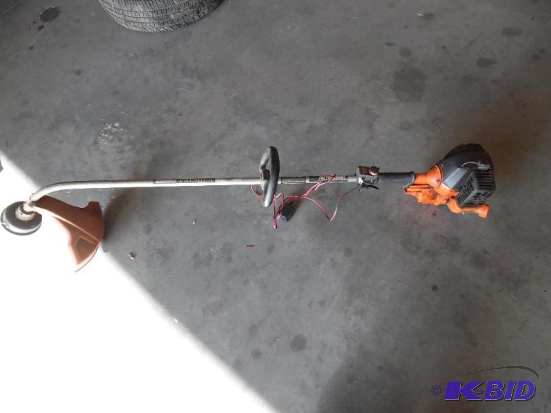 lot 25 image: Tanaka Weed Trimmer