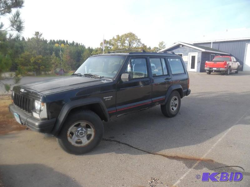 lot 5 image: 1996 Jeep Cherokee