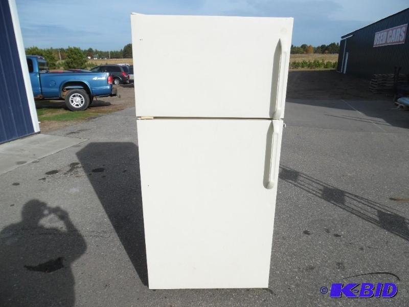 lot 6 image: Refrigerator