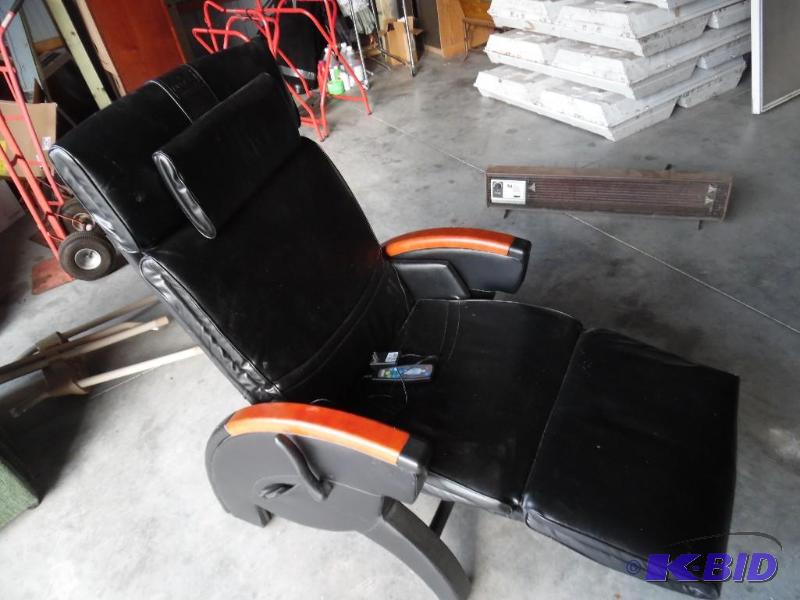 lot 7 image: Massage Chair