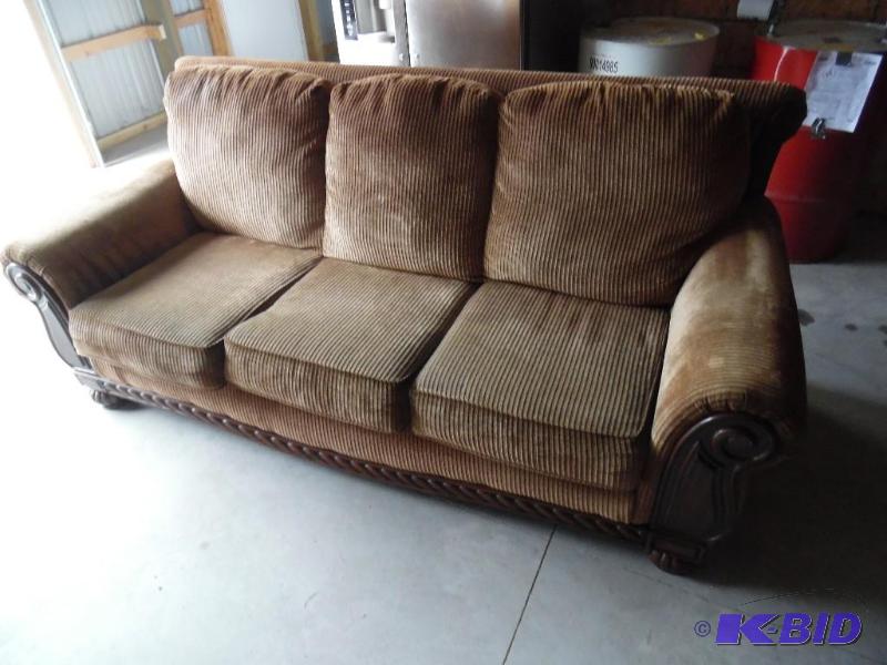 lot 9 image: Couch