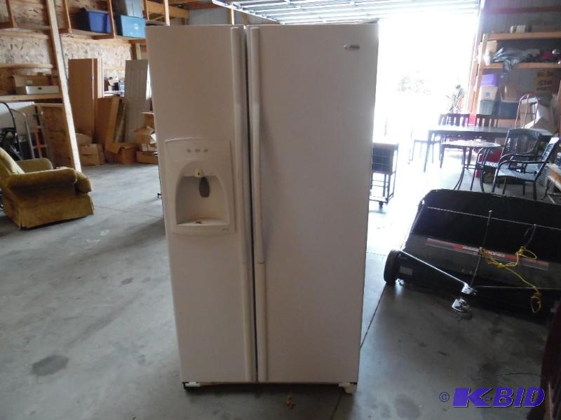lot 10 image: Refrigerator