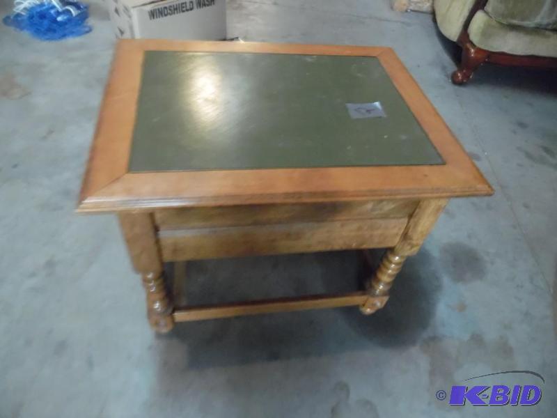lot 12 image: End Table