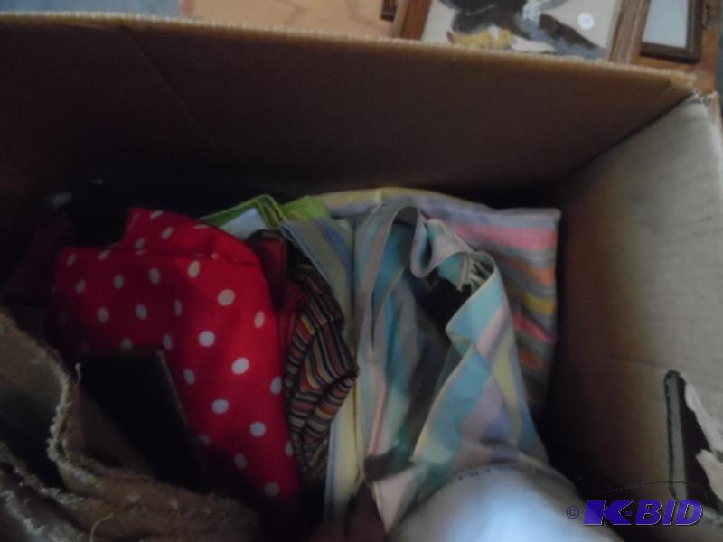 lot 19 image: Box of Sewing Material