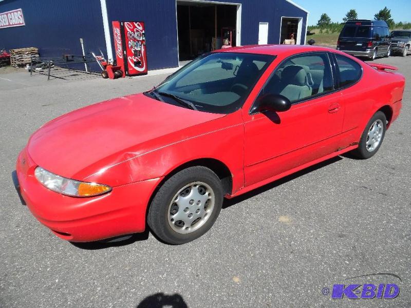 lot 5 image: 2001 Olds Alero