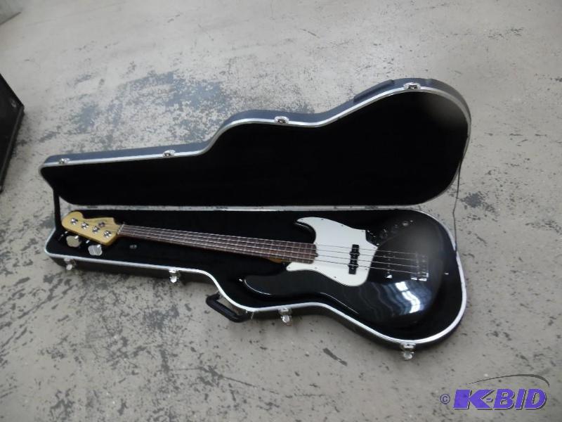 lot 6 image: 2001 Fender Jassman Bass