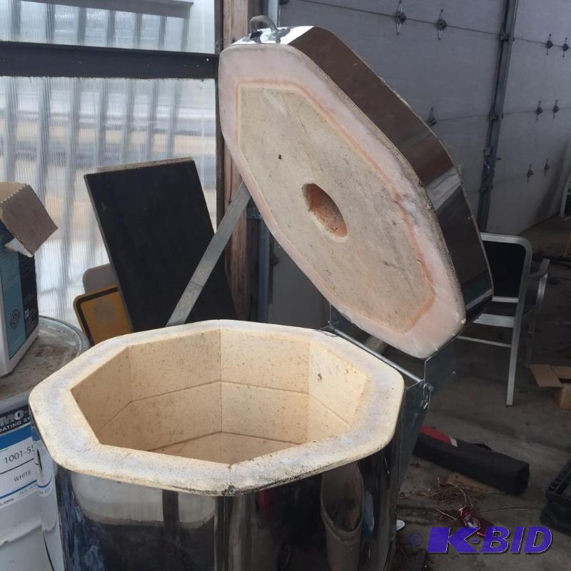 lot 2 image: Pottery Kiln