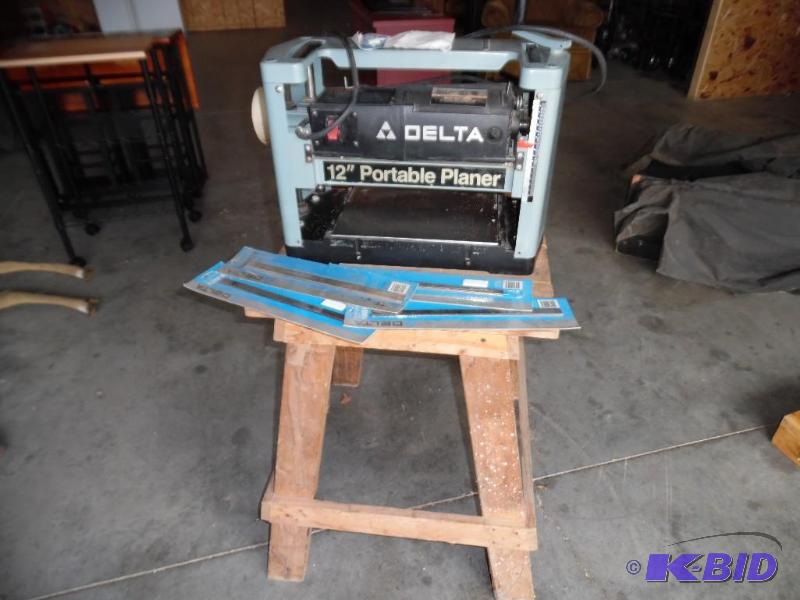 lot 6 image: Portable planer