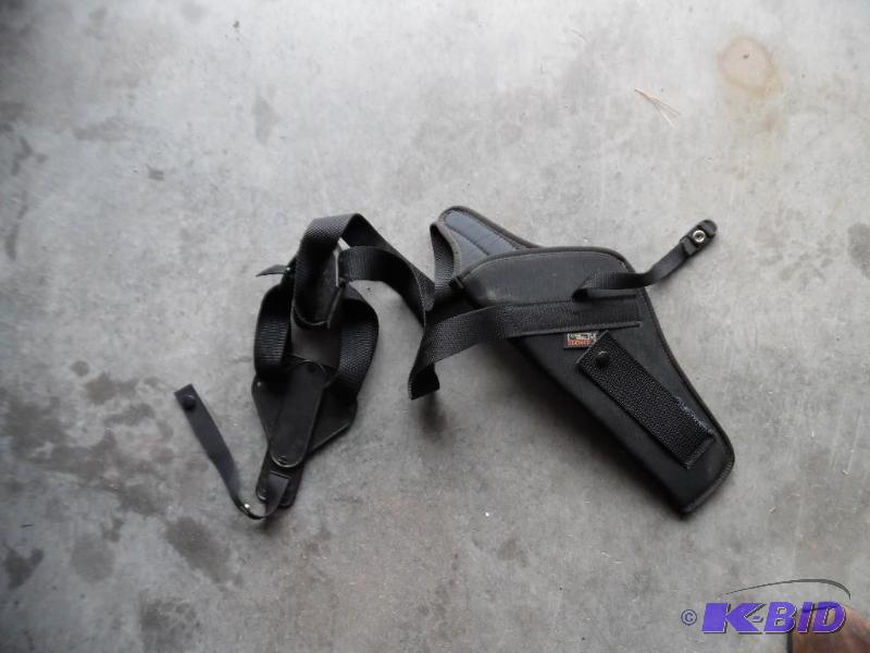 lot 7 image: Shoulder holster