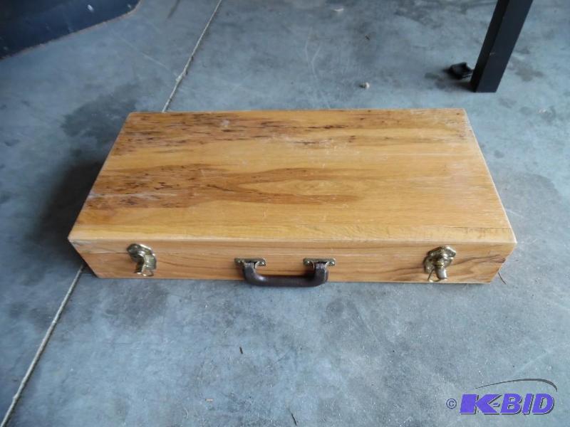 lot 8 image: Pistol case