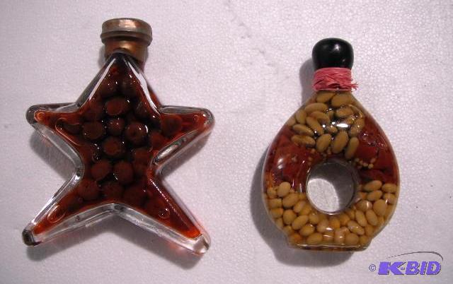 lot 19 image: Lot of 2 Glass Decorations - FruitBeans - Ve...