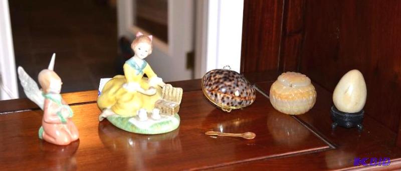 lot 103 image: 1 Royal Doulton &quotpicnic" figurine,&...