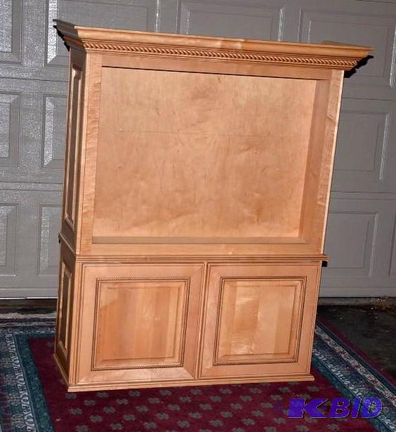 lot 18 image: Beautiful LCD TVFireplace stand with storage...