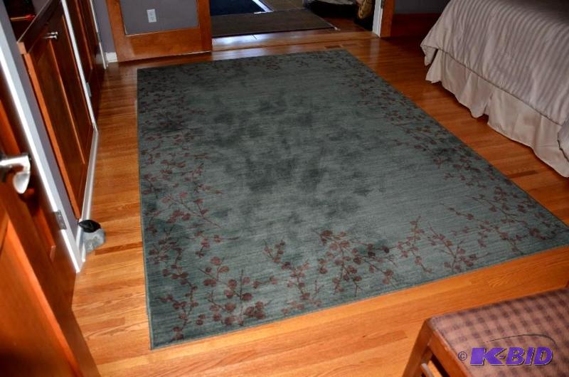 lot 2 image: Large area rug size is aprox 8 x10 please ins...