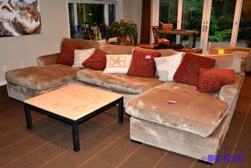 lot 53 image: Nice set of accent Pillows- pillows only....