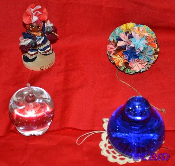 lot 65 image: Unique blown glass, colored glass 2.5" d...
