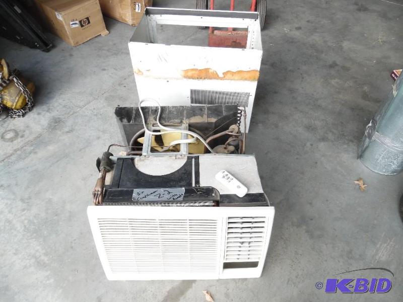 lot 11 image: Window Air Conditioner