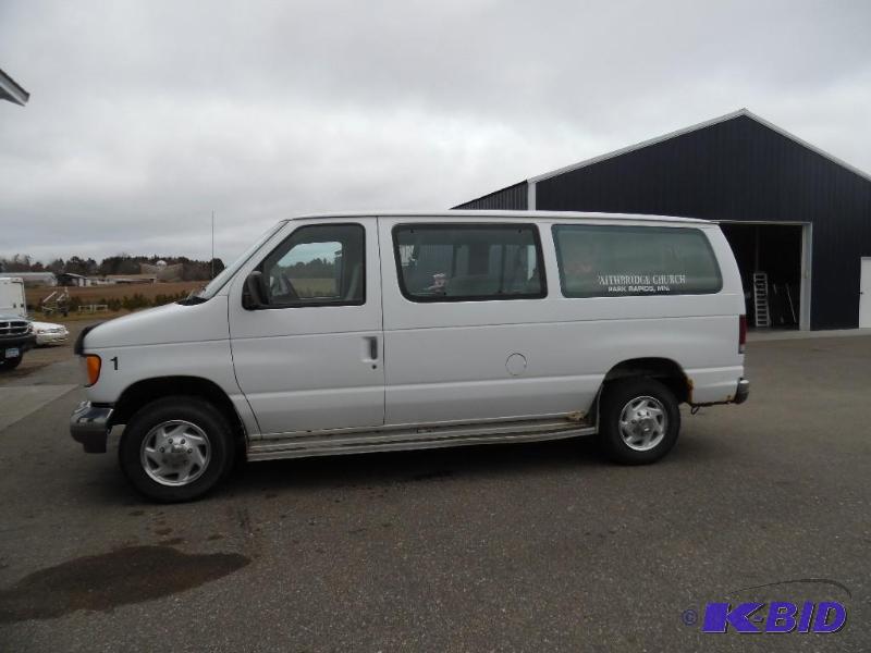 lot 2 image: 1996 Ford Club Wagon Van