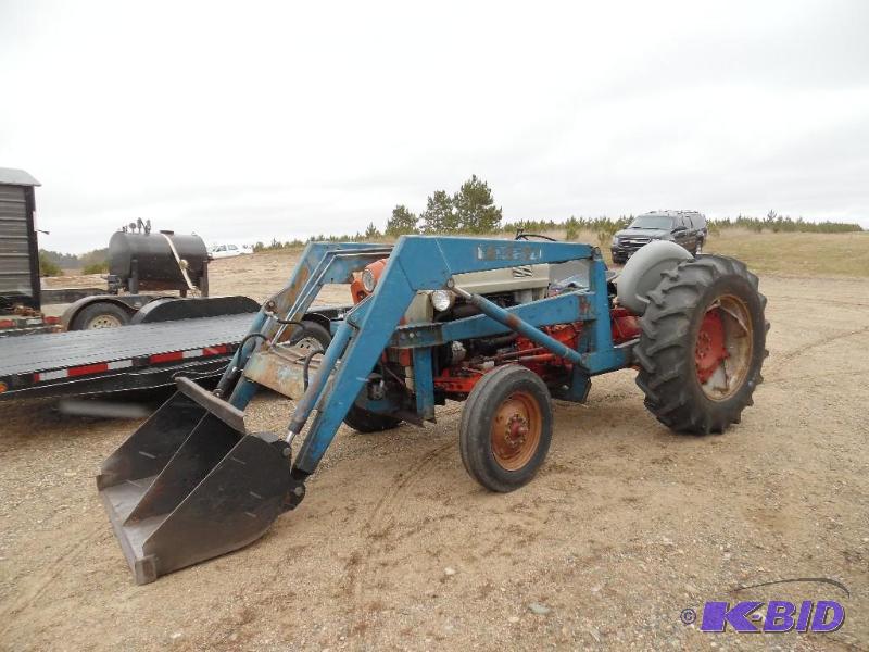lot 3 image: 1960 Ford Tractor