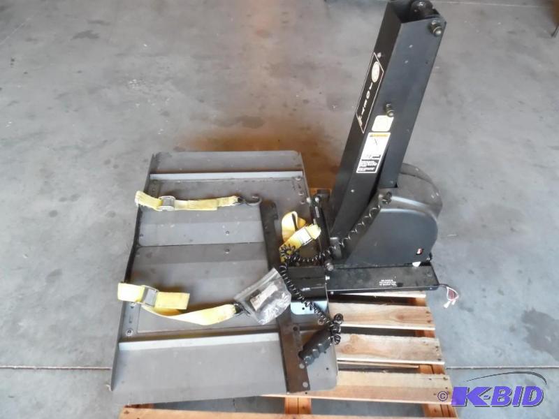 lot 6 image: Joey Wheel Chair Lift