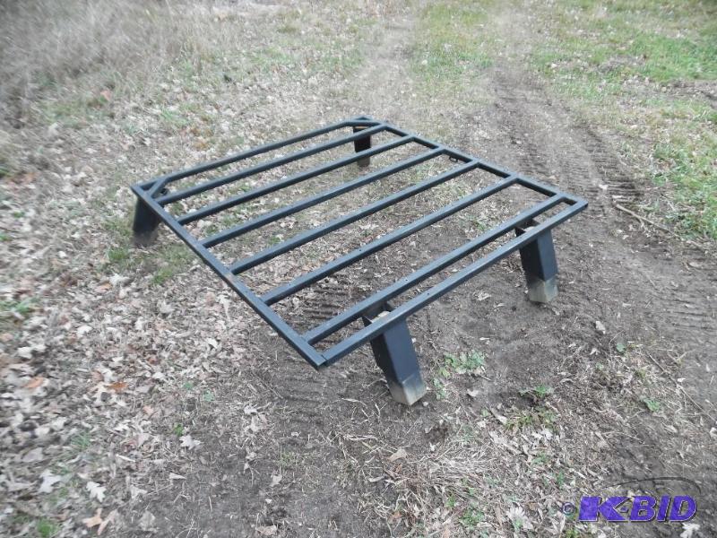 Metal deer stand platform