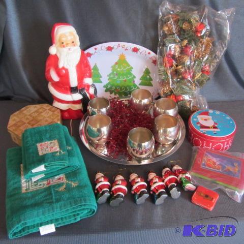 Christmas Centerpiece, Towels