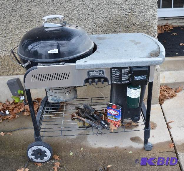 lot 104 image: Webber grill...