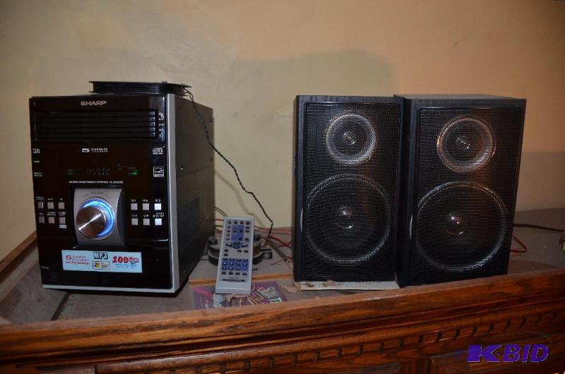 lot 105 image: Sharp 5 disc changer stereo model XLDK255 wit...