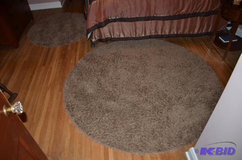 lot 116 image: Matching 2 round brown rugs 72x72,48x48. Only...