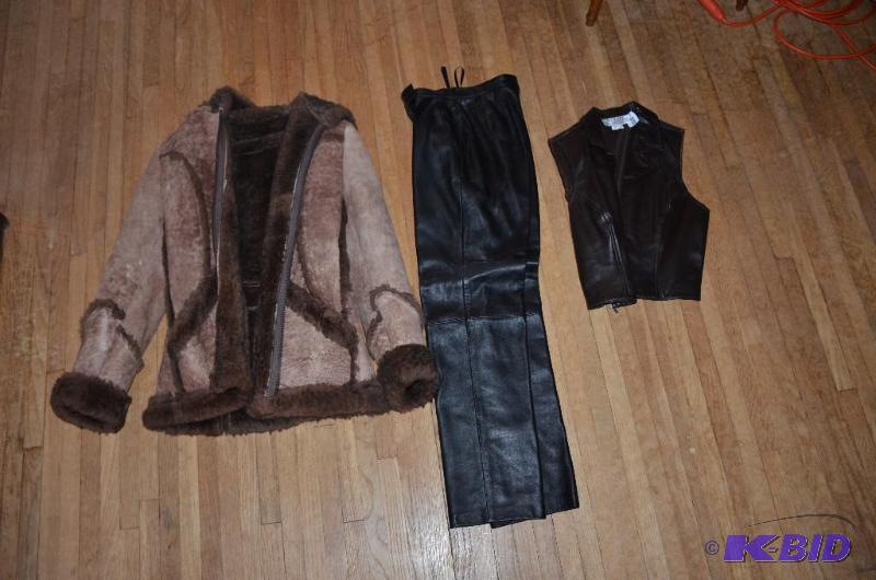 lot 119 image: Lovely warm  sheepskin coat size 10 Piap...