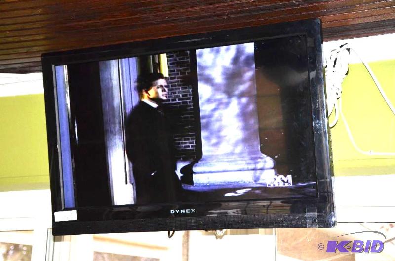 lot 155 image: Dynex wall mount LCD TV model DX-32L221A12 wi...