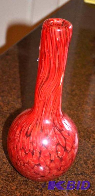 lot 164 image: Beautiful Hand blown glass 12" tall...
