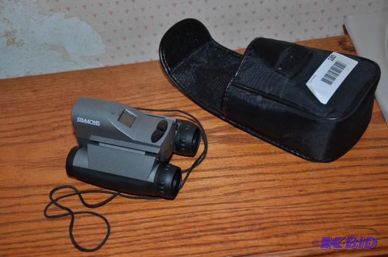 lot 180 image: Simmons binocular digital camera...