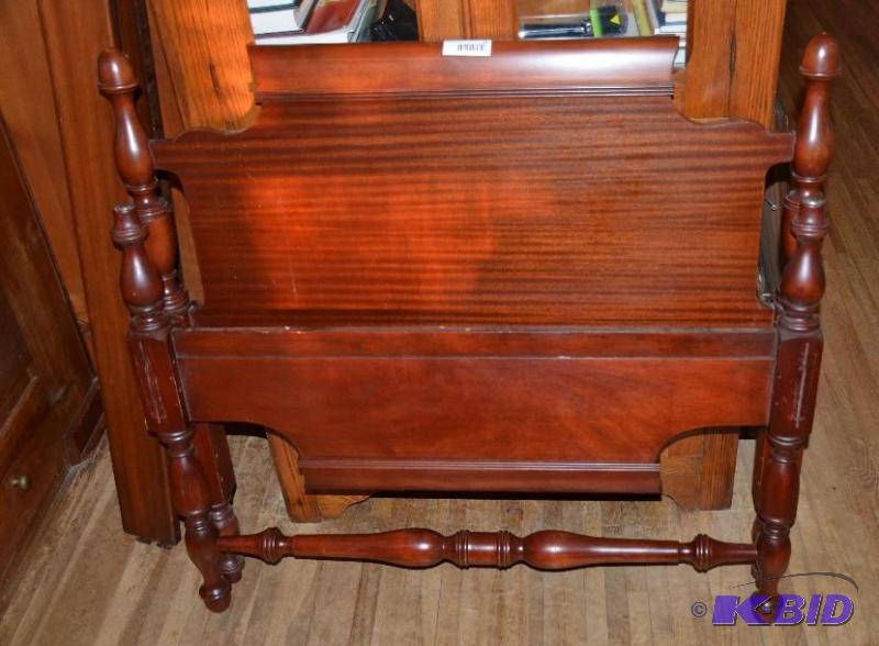 lot 25 image: Two matching Antique twin wood bed frames 41 ...